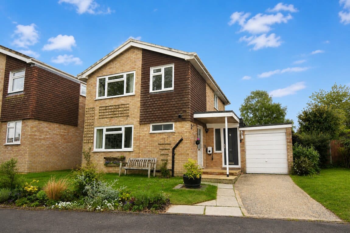 Itchen Close, Oakley, Basingstoke, RG23 7DL