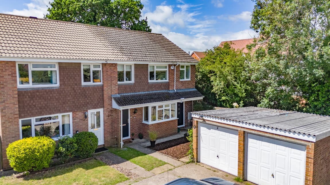 Mull Close, Oakley, Basingstoke, RG23 7LQ