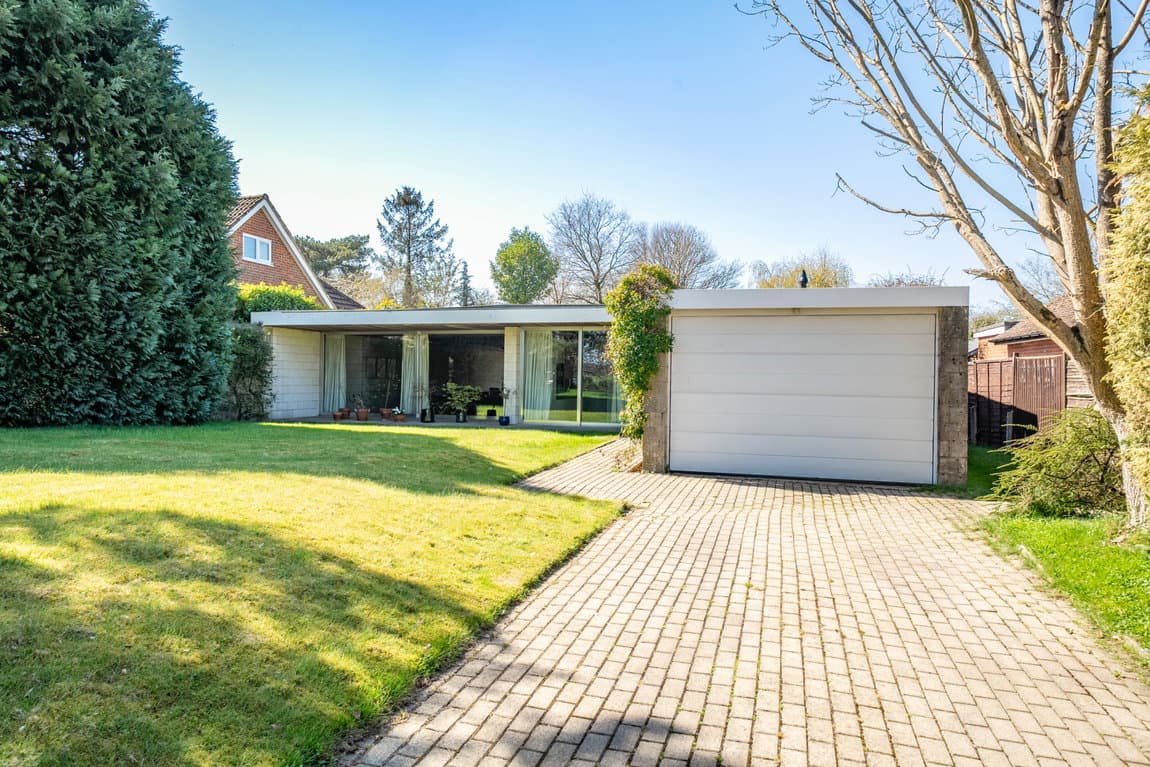 St. Johns Road, Oakley, Basingstoke, RG23 7DX