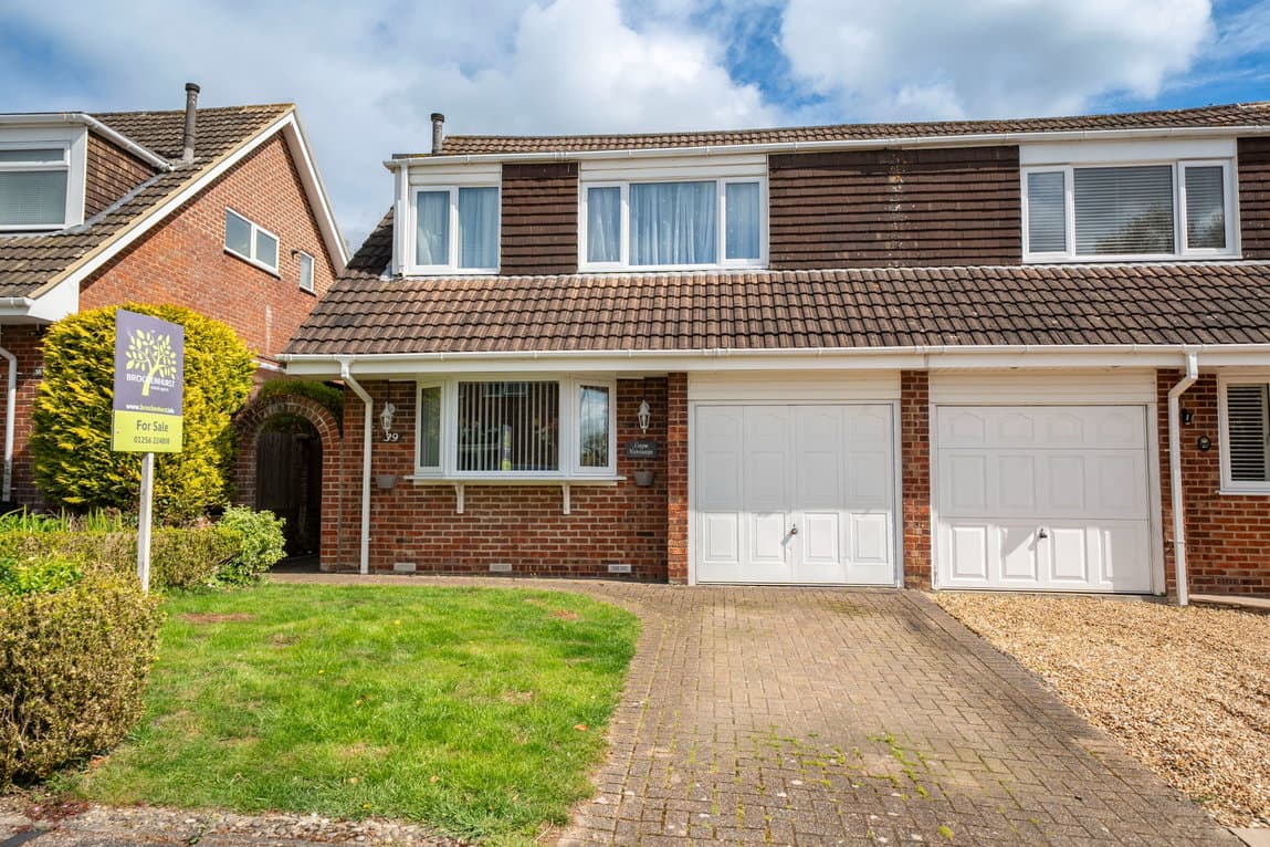 Hunters Close, Oakley, Basingstoke, RG23 7BG