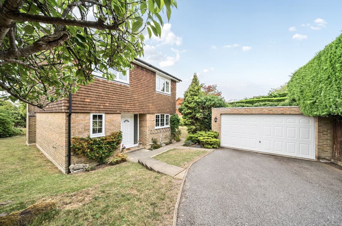 Bradwell Close, Charlton, Andover, SP10 4EL