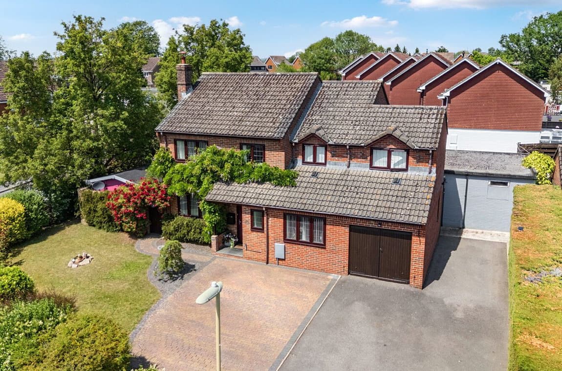 Porchester Close, Charlton, Andover, SP10 4ER